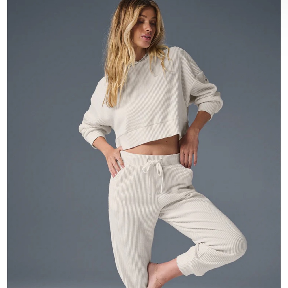 Size M white ALO sweat pants